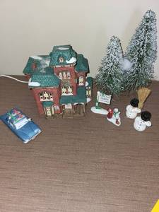 lot 139 image: Department 56 Christmas Village House & Figurines