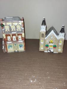 lot 144 image: Department 56&nbspChristmas Village Buildings Set