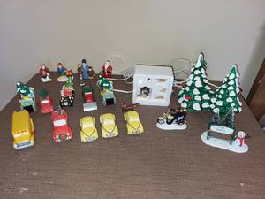 lot 150 image: Department 56&nbspChristmas Miniature Figurine Set