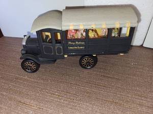 lot 181 image: Dept 56 Village Series Set with Truck