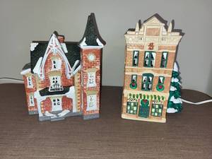 lot 192 image: Dept 56 Ceramic Christmas Village Buildings