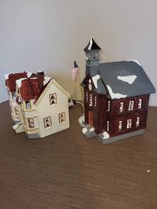 lot 193 image: Dept 56 Holiday Village Ceramic House Set