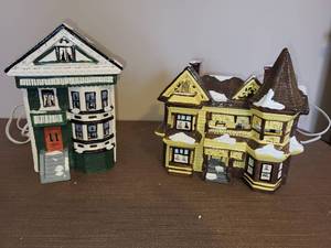 lot 194 image: Dept 56 Lighted Ceramic Village Houses Set