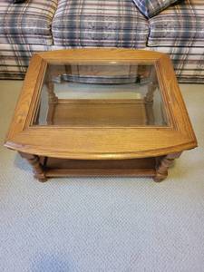 lot 199 image: Elegant Oak Glass-Top Coffee Table