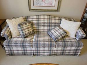 lot 205 image: Classic Plaid Sofa with Pillows