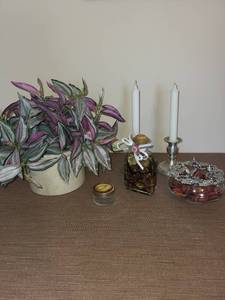 lot 207 image: Home Decor Set with Faux Plant