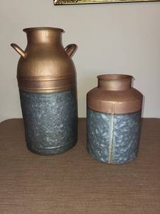lot 208 image: Matching Vases