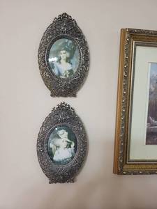 lot 244 image: Entire Bathroom Dcor including Towels, Framed Art, Waste Basket and Decorations