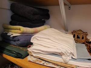 lot 251 image: Assorted Linens and Towels Lot
