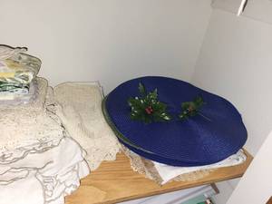 lot 254 image: Vintage Linens & Textile Lot