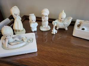 lot 259 image: Precious Moments Figurine Collection