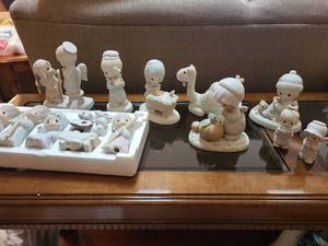 lot 262 image: Precious Moments Nativity Set