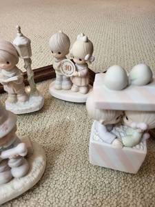 lot 265 image: Precious Moments Figurine Collection