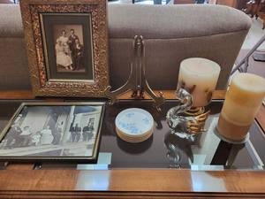 lot 268 image: Vintage Photo Frame & Floral Coasters Set