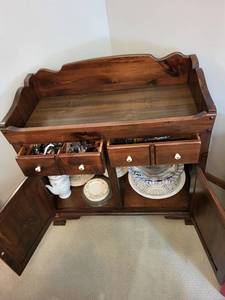 lot 346 image: Wooden Sideboard Cabinet 30x18x33 - Contents not included