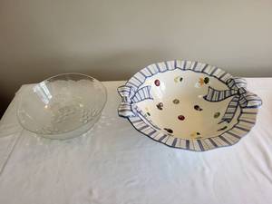 lot 354 image: Glass & Ceramic Decorative Bowls Lot