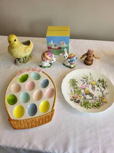 lot 355 image: Easter Collectibles Lot