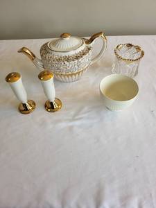 lot 356 image: Vintage Gold Porcelain Tea Set