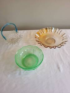 lot 358 image: Vintage Glass Dishware Set
