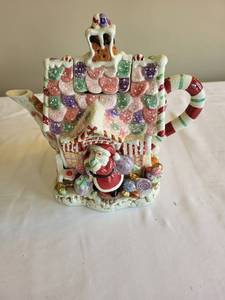 lot 391 image: Fitz and Floyd Gingerbread Teapot