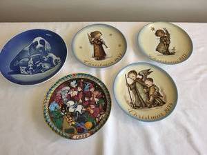 lot 395 image: Vintage Decorative Plate Collection