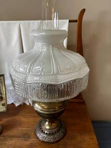 lot 38 image: Vintage Opaline Glass Brass Oil Lamp