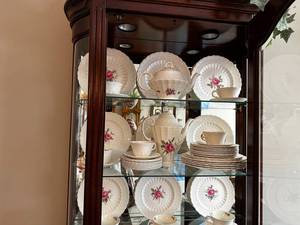 lot 33 image: Vintage Spodes Jewel Billingsley Rose Porcelain Dinnerware Set