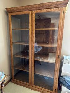 lot 35 image: Elegant Oak Display Cabinet with Glass