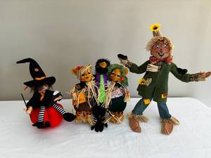 lot 66 image: Annalee Handcrafted Halloween Dcor Set