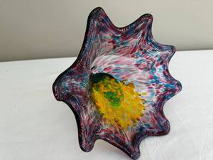 lot 70 image: Murano Style Art Glass Bowl