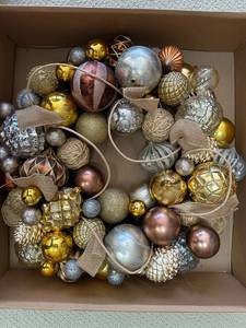 lot 91 image: Metallic Holiday Ornament Wreath