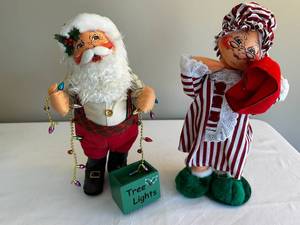 lot 166 image: Annalee Christmas Doll Set