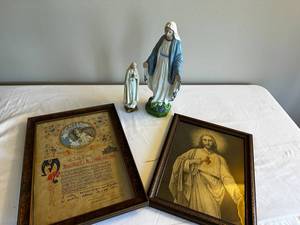 lot 256 image: Vintage Religious Prints & Figurines Set