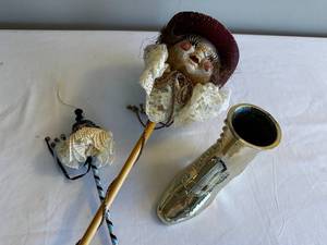 lot 283 image: Vintage Ceramic Boot & Doll Ornaments