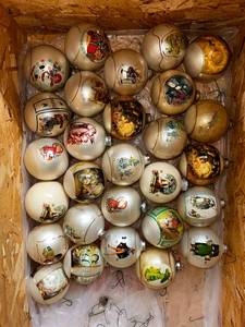 lot 323 image: Vintage Christmas Ornaments Set 1972-1983