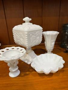 lot 381 image: Vintage Milk Glass Decor Lot