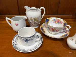 lot 384 image: Vintage Japanese Porcelain Set