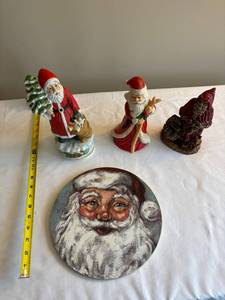 lot 292 image: Santa Figurines & Plaque Collection
