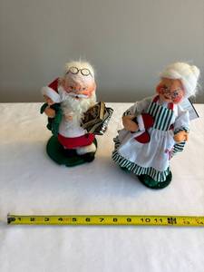 lot 297 image: Annalee&nbspSanta & Mrs. Claus Figurine Set 9