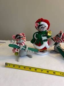 lot 300 image: Annalee Holiday Mice Figurines 6