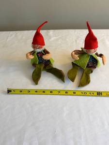 lot 301 image: Annalee&nbspVintage Gnome Doll Pair, 12