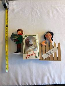 lot 309 image: Annalee Dolls Carolers & Kisses Set