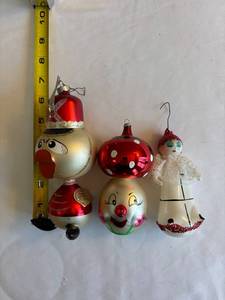 lot 314 image: Vintage Clown & Doll Ornament Set