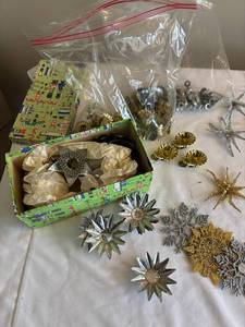 lot 317 image: Vintage Christmas Ornaments Lot