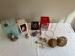 lot 322 image: Christmas Ornaments & Figures Lot