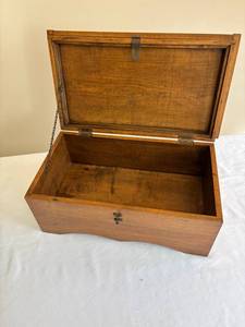 lot 326 image: Vintage Wooden Storage Box