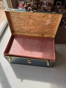 lot 330 image: Vintage Steamer Trunk With Brass Accents
