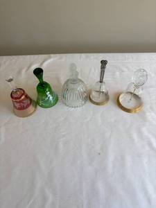 lot 331 image: Vintage Decorative Glass Bell Set