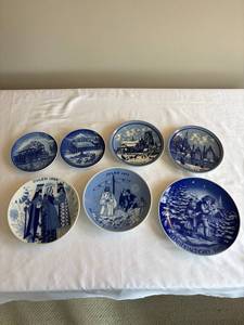 lot 337 image: Vintage Christmas & Julen Plate Set