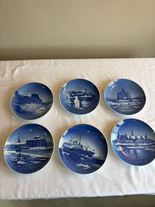 lot 341 image: Royal Copenhagen Xmas Plates 1950-55